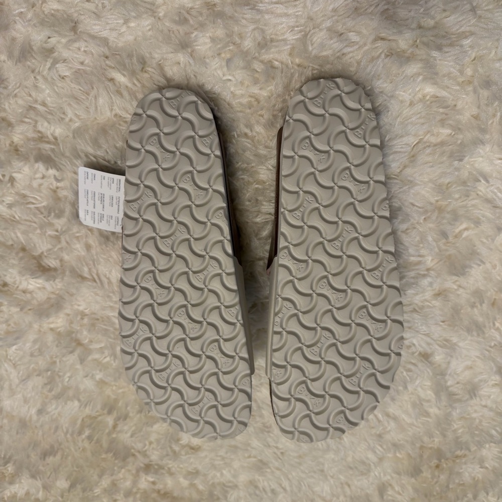 Birkenstock Women’s Cream and Rose Gold Arizona Sandals, Sz 9 Narrow - Picture 2 of 5